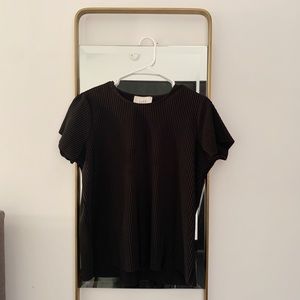 Black pleated tee